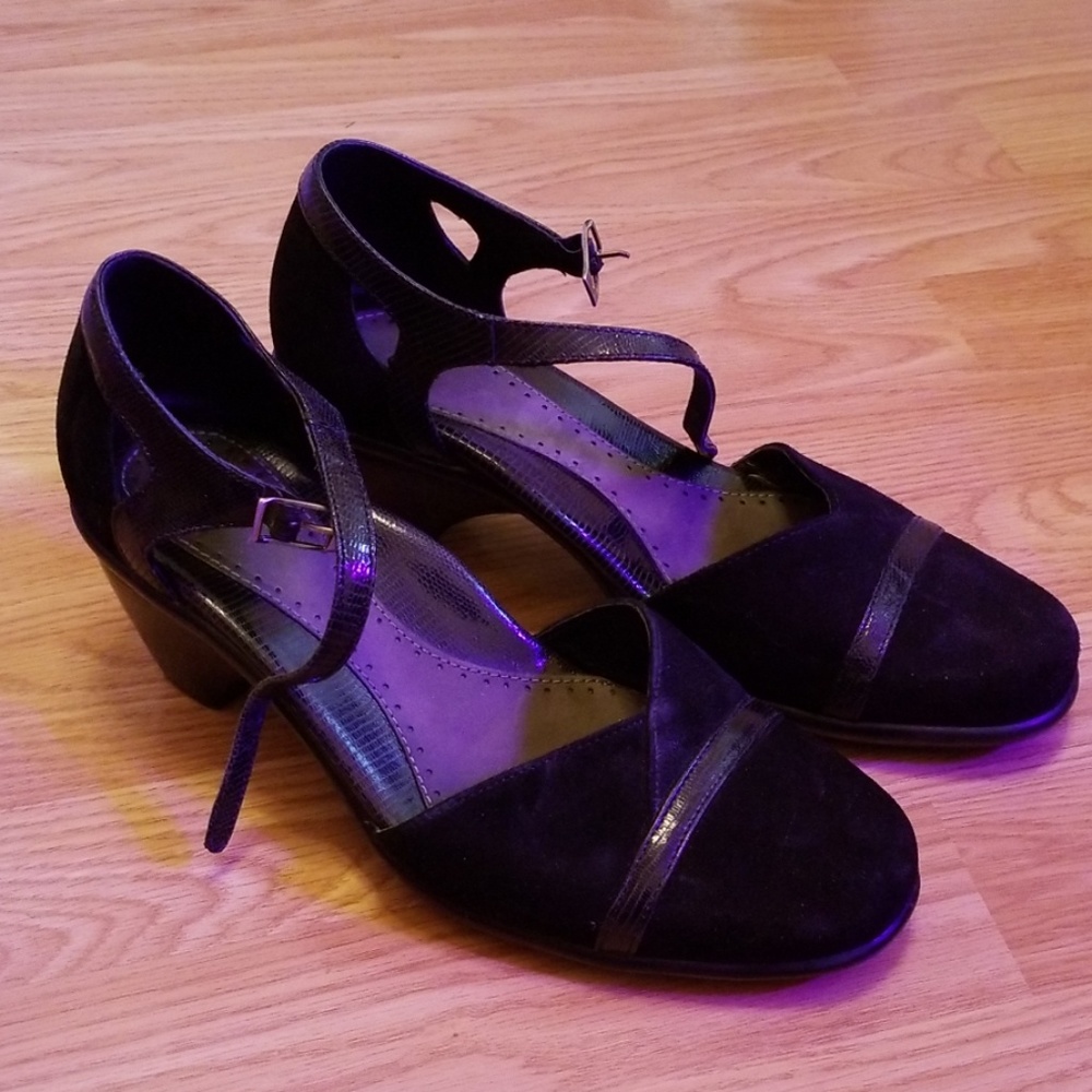 Dansko black Mary Janes